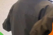 王晓瑞：宋凯现场观战青少年三大球运动会，并与徐根宝握手寒暄